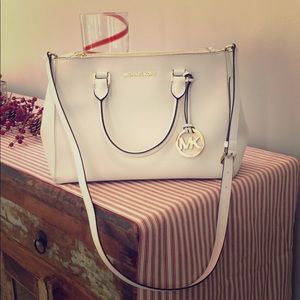 Michael Kors Sutton Satchel Medium